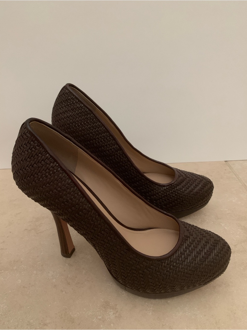 NWOB Joan & David Dark Brown Woven Leather Platform Pumps Heels Size 8